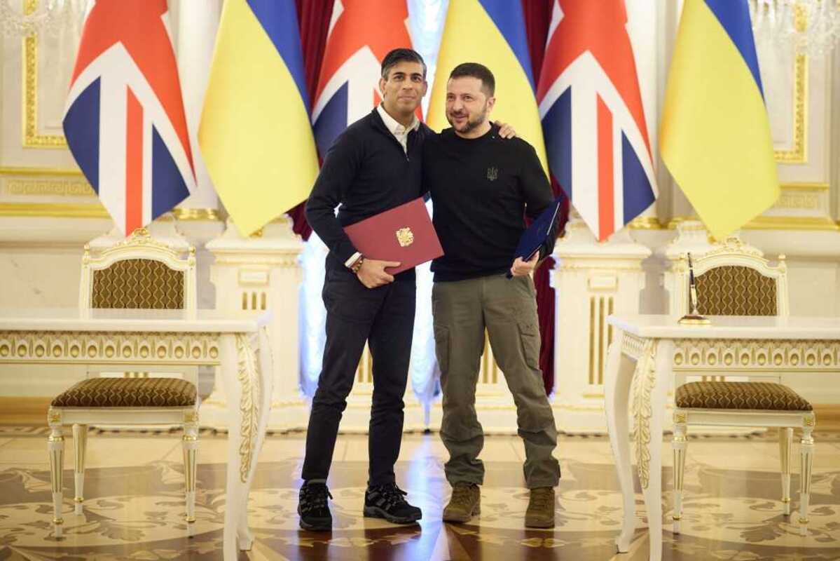 Велика Британія надасть 2,5 млрд фунтів військової допомоги Україні