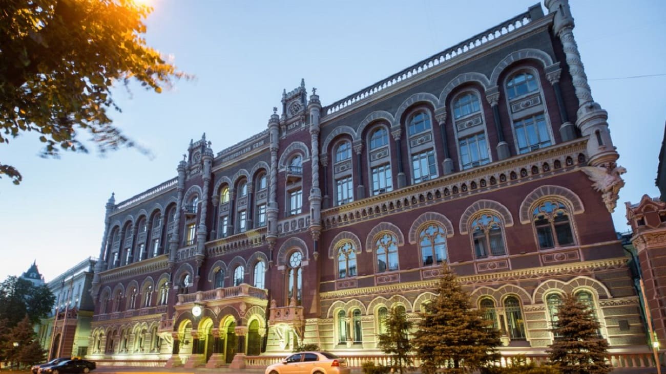 НБУ запровадив зміни у процедуру надання окремих дозволів на валютні операції