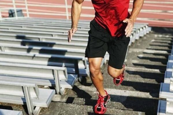 Хотьба по сходах / Фото: fitnesbody