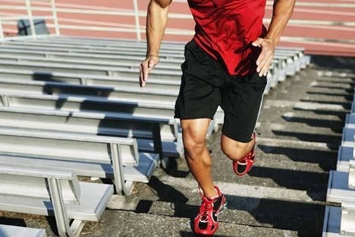 Хотьба по сходах / Фото: fitnesbody