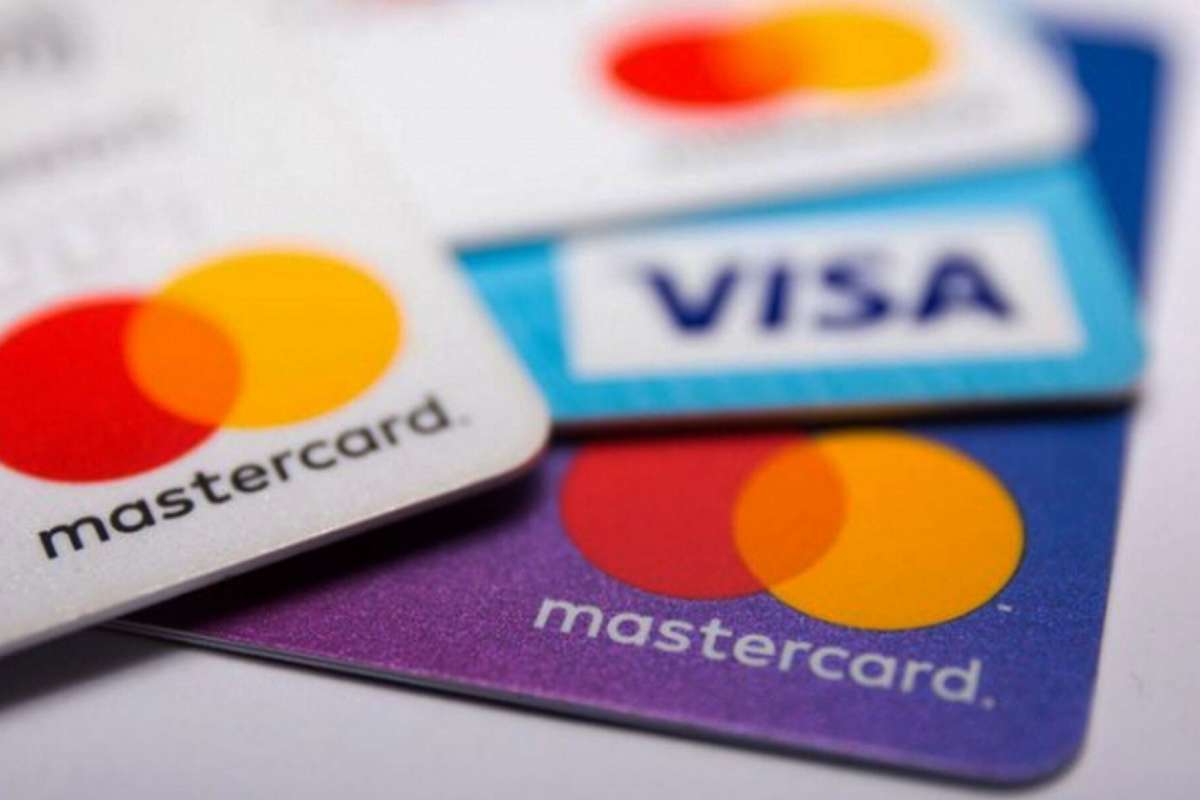 Картки Visa та Mastercard / Фото: mukachevo.net
